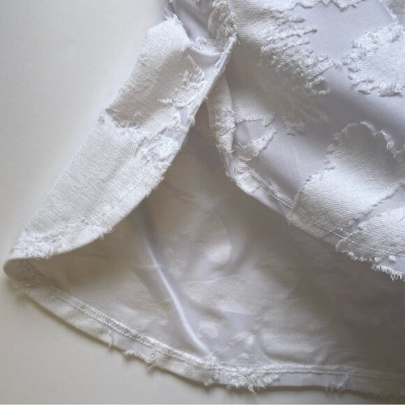 NWT Cupio White Blouse  Sheer Burnout Floral Short Sleeve Vented Round Hem Sz M - Picture 13 of 14